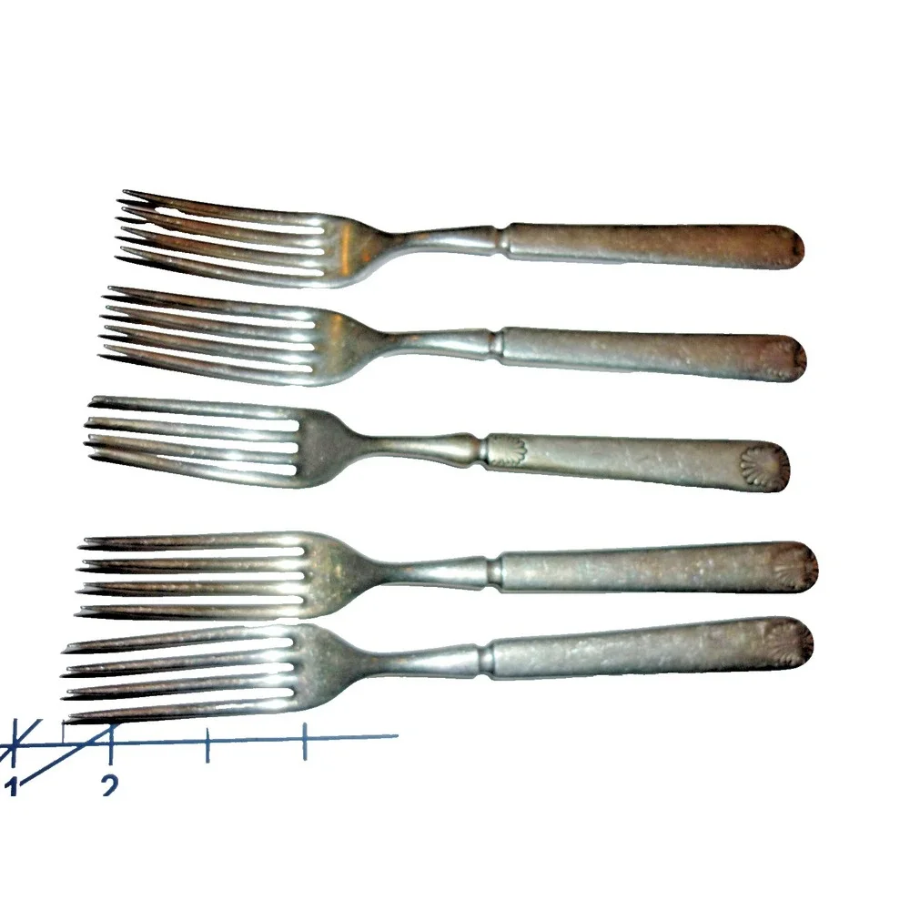 Antique 5 WM Rogers‎ & Son Silverplate Dinner Fork Seashell Scrolls